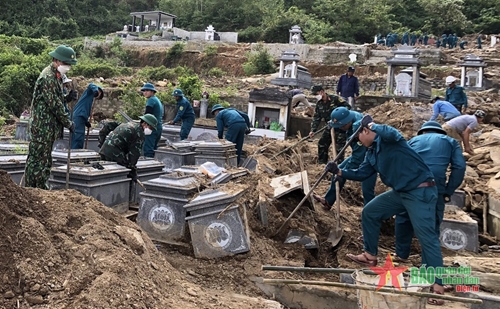 Lực lượng vũ trang thành phố Đà Nẵng: Nỗ lực giúp dân tìm người đã khuất